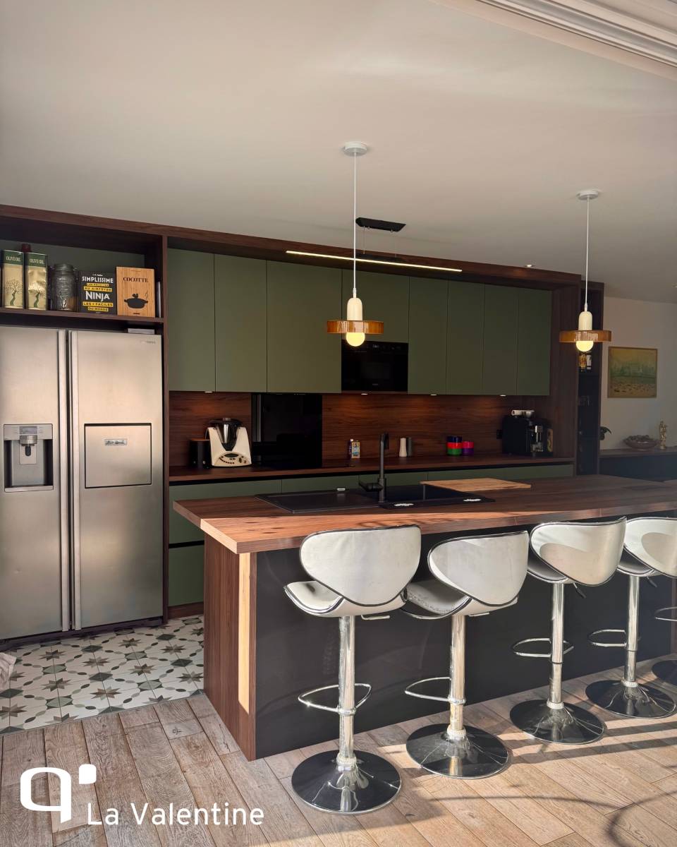 Aménagement d'une cuisine moderne ergonomique et design sur mesure toute équipée à Marseille 10ème Saint Loup