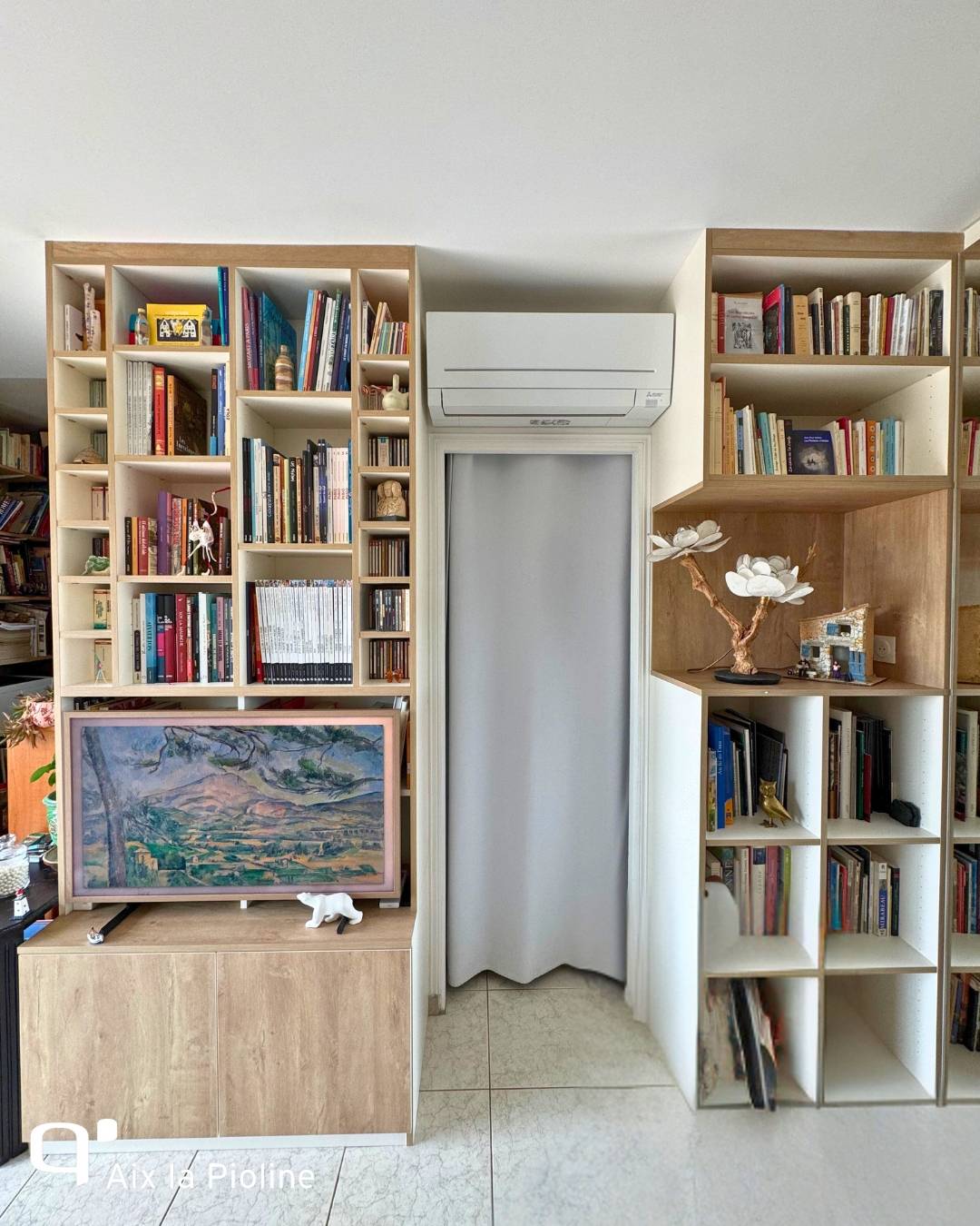 Bibliothèque / meuble TV sur mesure avec portes miroirs à Aix en Provence