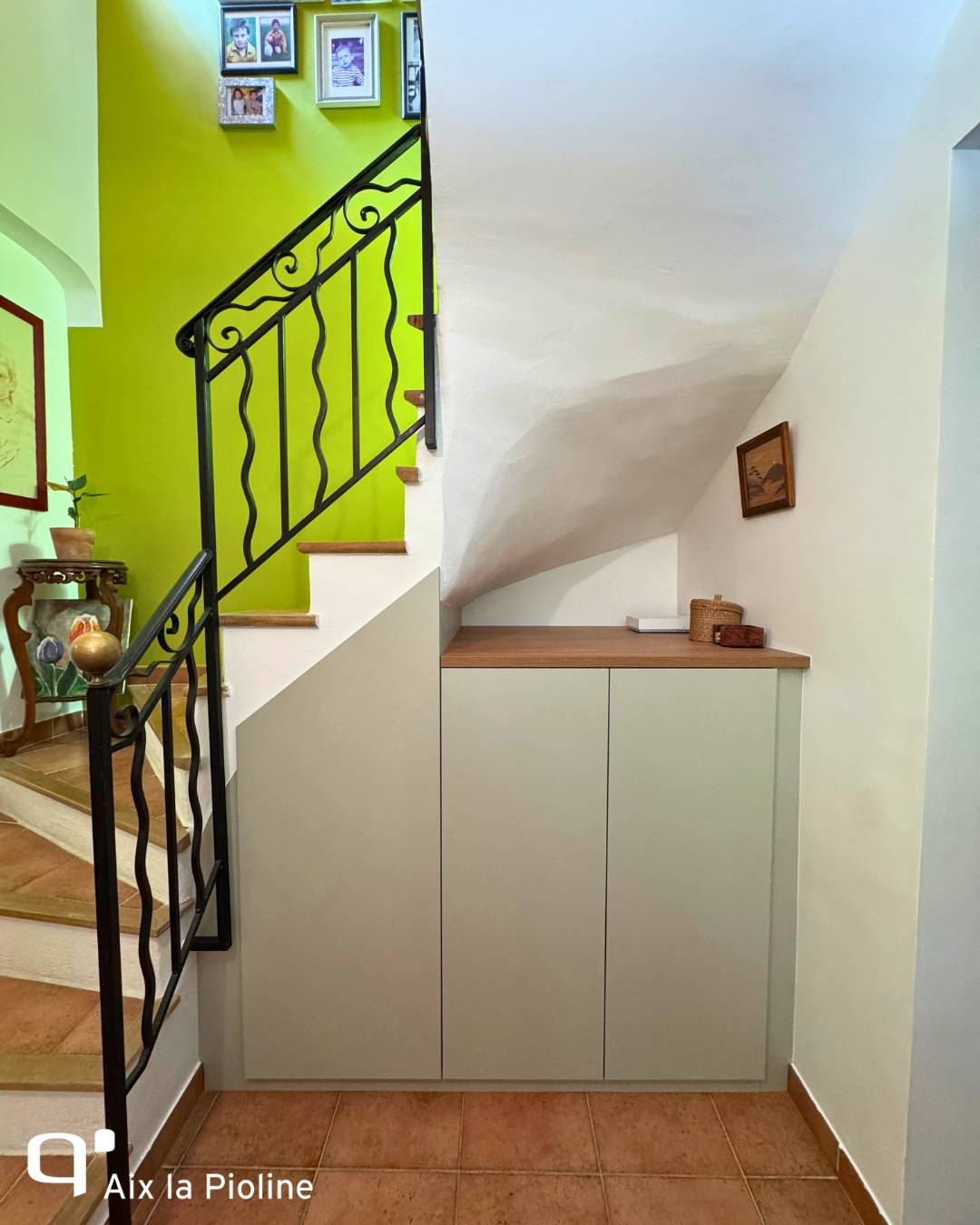 Espace sous-escaliers sur-mesure avec une pente à Quadro Aix en Provence