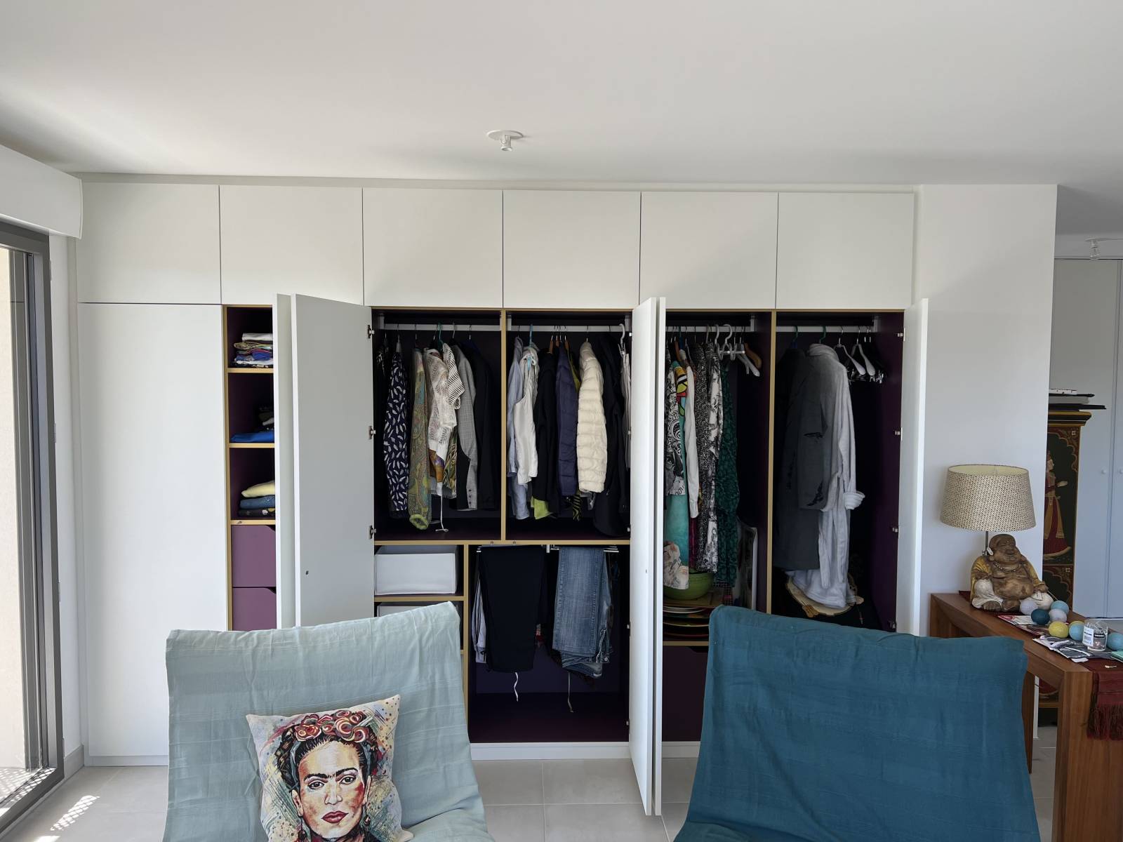 Bienvenue dans la rubrique dédiée aux dressings sur-mesure proposés par JVB Agencement !