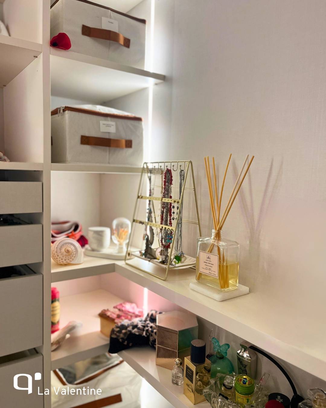 Dressing sur mesure en angle avec éclairage intégré à Marseille La Valentine