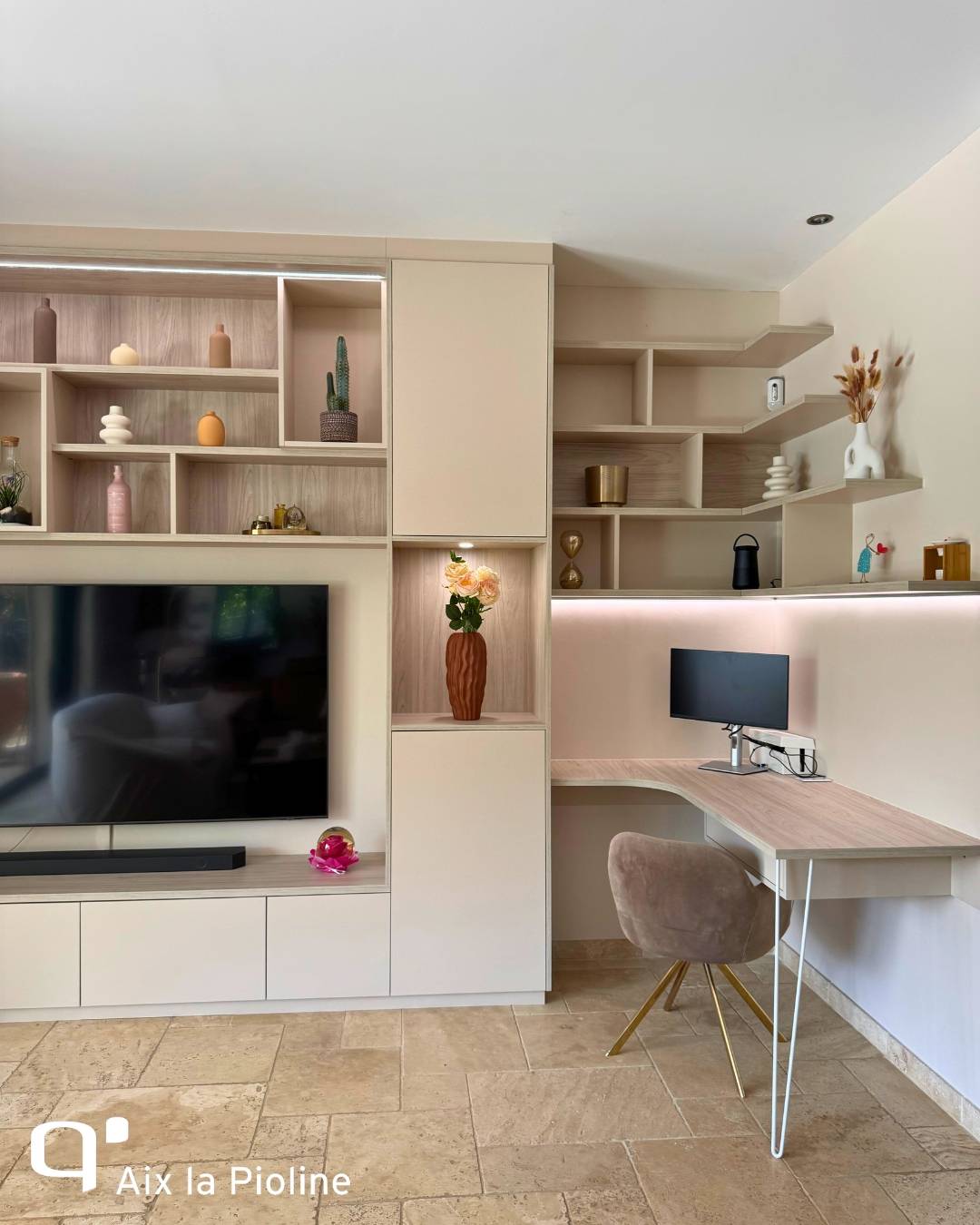 Bibliothèque, home office et meuble TV intégrée dans une seule réalisation à aix en provence