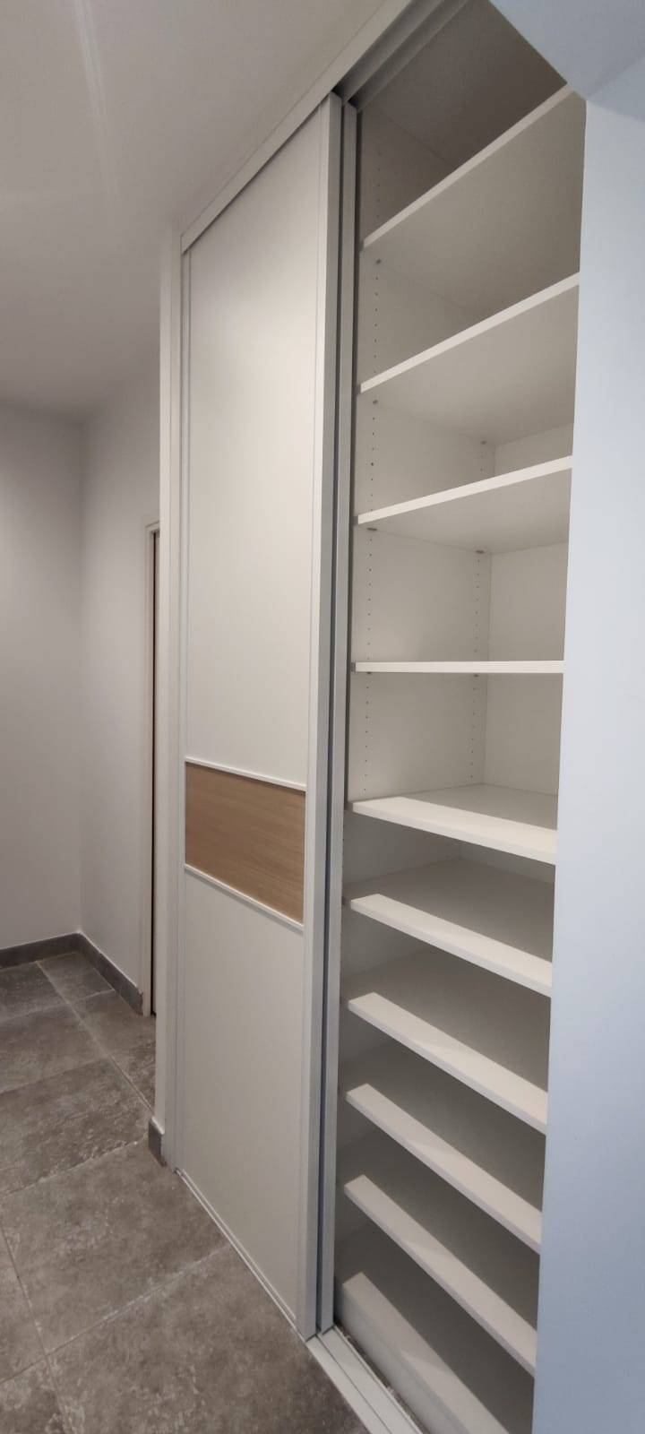 Dressing sur-mesure d'entrée à Marseille