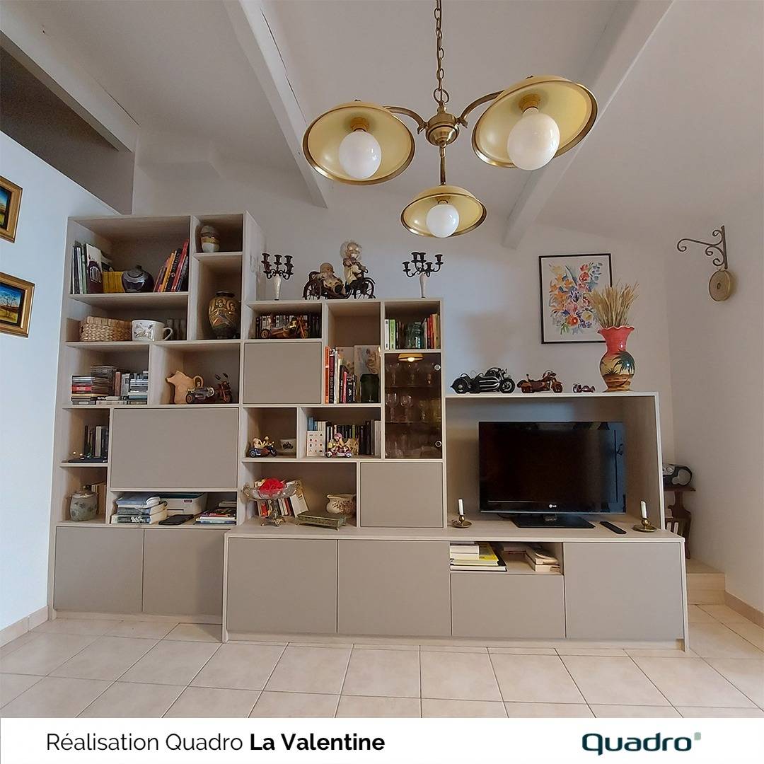 Création sur mesure d'un meuble TV/Bibliothèque escalier à Marseille