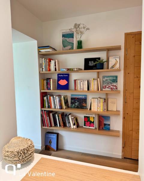 Rangements ouverts et niche murale réalisée par Quadro La Valentine à Marseille 12ème
