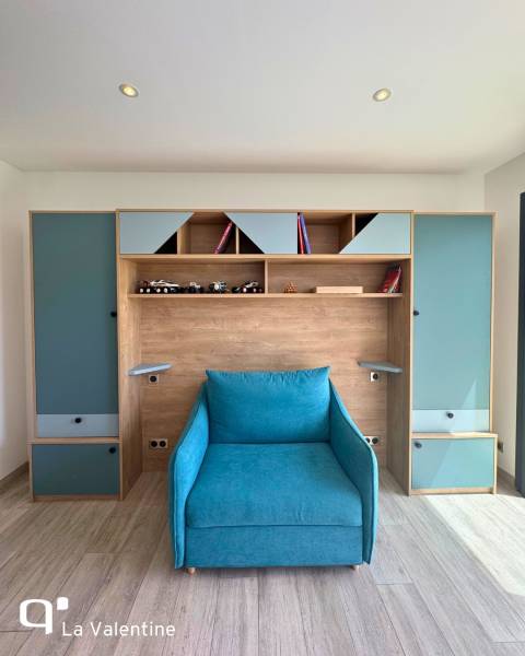 Tour de lit sur mesure nuances de bleu et bois pour chambre à Marseille 12ème