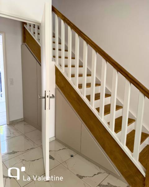 Sous escaliers sur mesure coupé en deux à Marseille 9ème