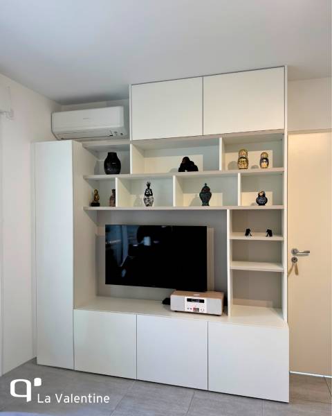 Meuble TV sur mesure avec espace pour la climatisation à Marseille 12ème