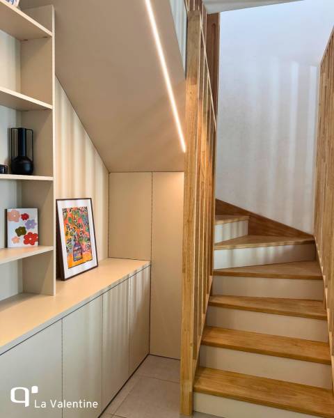 Aménagement d'un sous-escaliers et contre marche avec éclairage à Marseille 13012