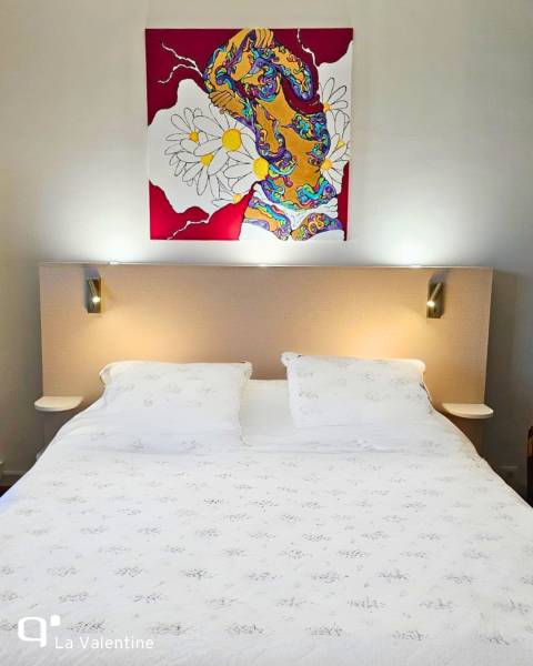 Tête de lit sur mesure avec chevet et éclairage intégré à Marseille 13008