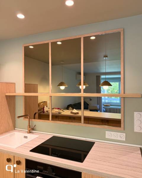Conception d'un miroir sur mesure pour une cuisine dans un appartement dans le 8ème arrondissement de Marseille