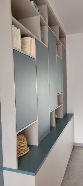 Bibliothèque TV personnalisée en couleur à Eguilles