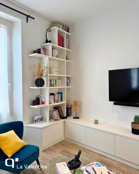 Meuble TV sur mesure avec bibliothèque murale intégrée à Marseille 6ème