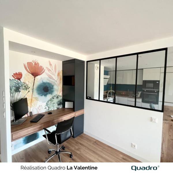 bureau-bibliothèque sur mesure à La Valentine créé par Quadro, offrant un espace de travail à domicile confortable