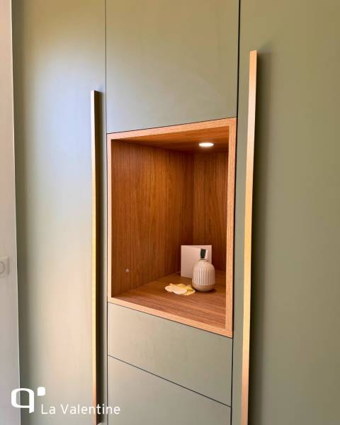 Placard / dressing sur mesure cachant un tableau électrique à Marseille 13ème