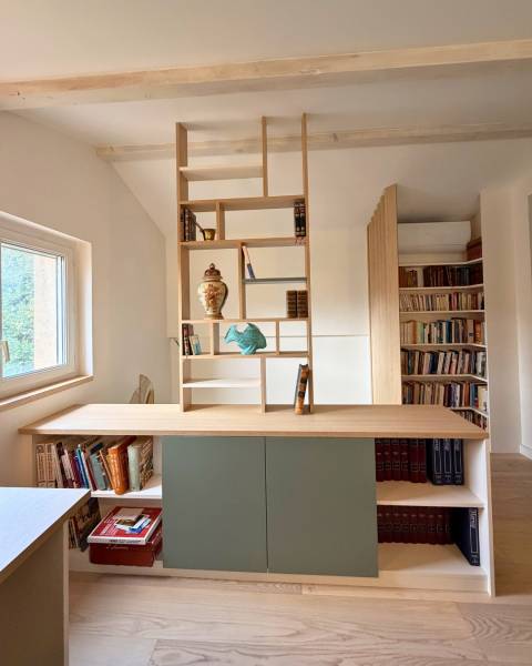 Multi espaces composé d'une bibliothèque, de deux bureaux et d'un claustra près de Marseille