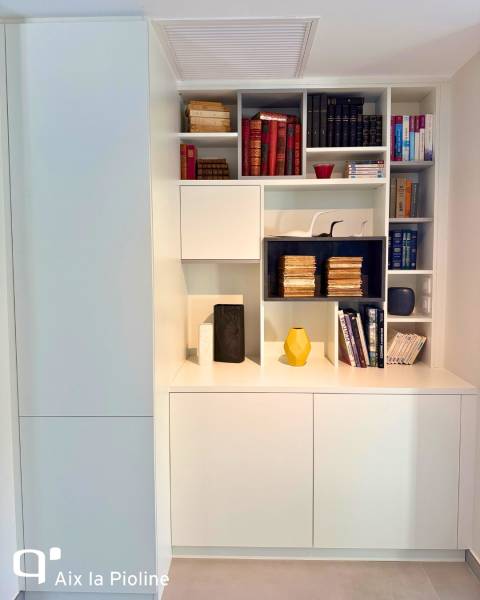 Bibliothèque sur mesure composée de deux espaces distincts et meubles complémentaires à Aix en Provence