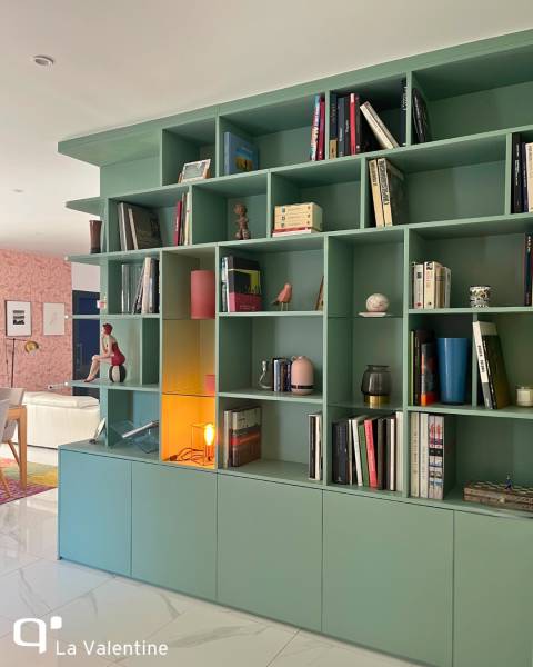 Une bibliothèque sur-mesure au charme naturel et contemporain à Marseille La Valentine