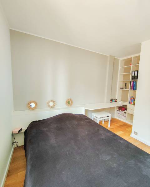 Optimiser l'espace de la chambre de vote enfant avec une tête de lit fonctionnel à Bouc Bel Air