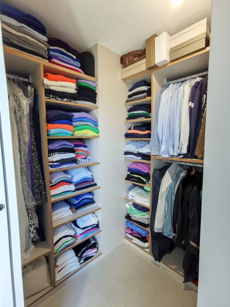 Optimisez le rangement de votre dressing avec une réalisation sur mesure à Aix-en-Provence