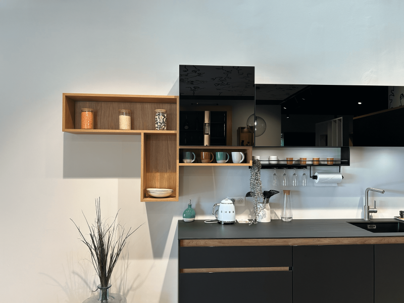 Niche de cuisine faite sur mesure en bois clair proche d'Aix en Provence 