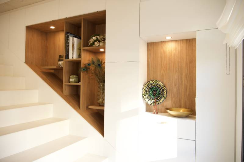 Projet de sur-escalier sur mesure en bois avec éclairage à Marseille 13012