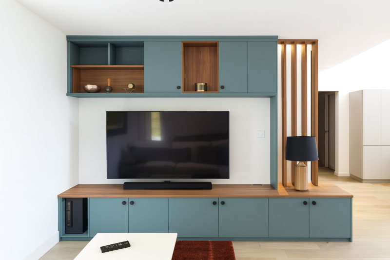 Optimiser l’espace de votre séjour et de votre entrée avec une meuble double-face sur mesure dans la commune de Saint-Marc-Jaumegarde proche d’Aix-en-Provence