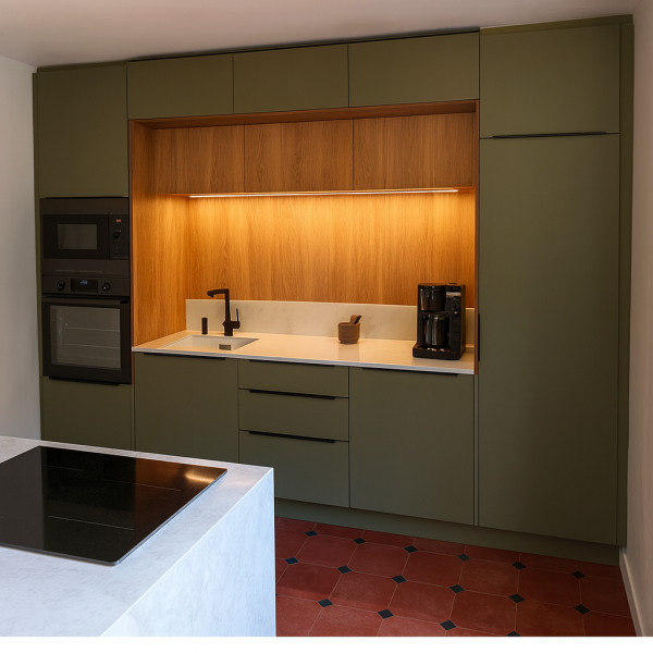 Cuisine sur mesure avec un espace à vivre pensé par Quadro La Valentine à La Ciotat